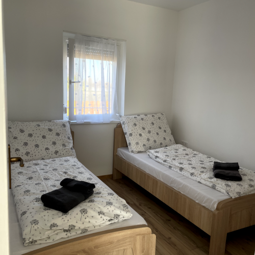 20251105_100746808_iOS